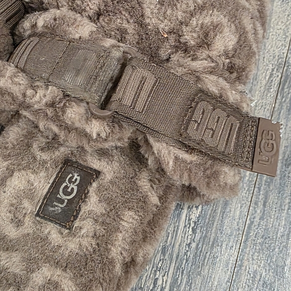 UGG Mans Plush Gray Slippers - Picture 2 of 4